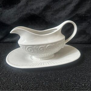 Gibson Gravy Boat & Saucer Plate
